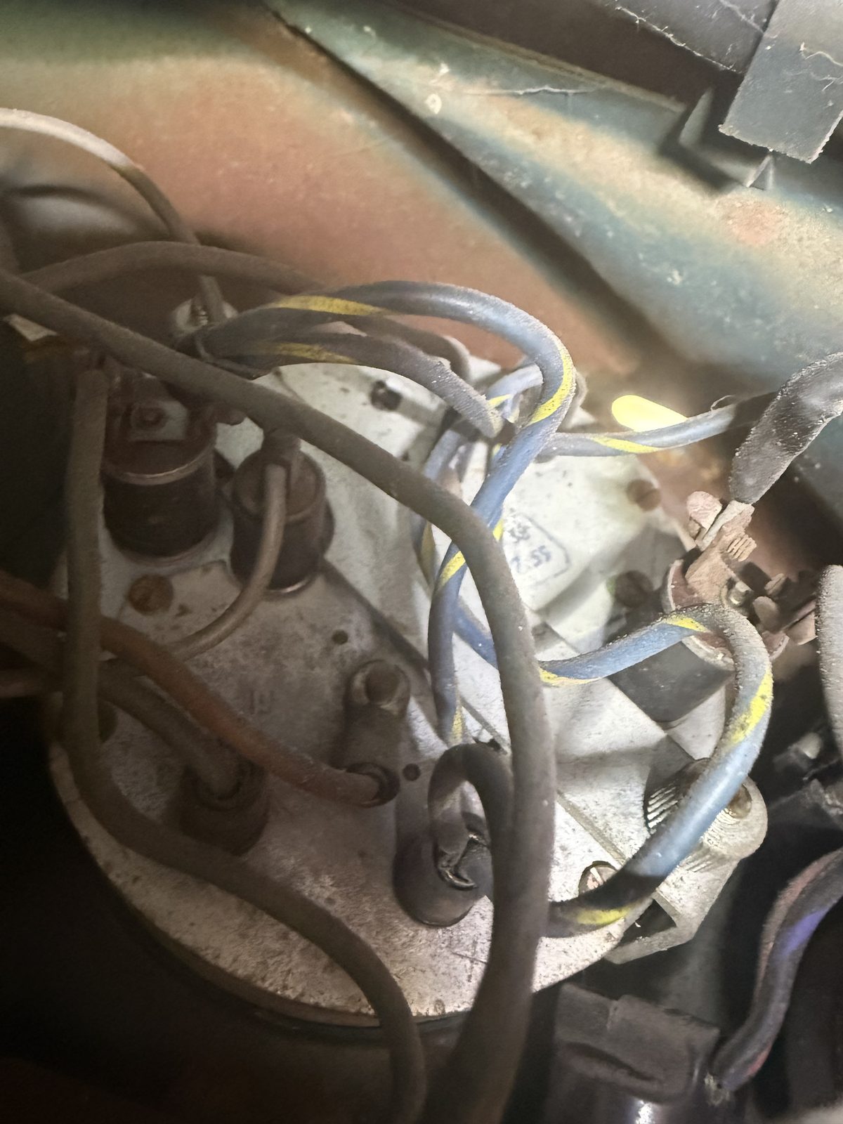 Detail of numbered wires at the gauge terminals
